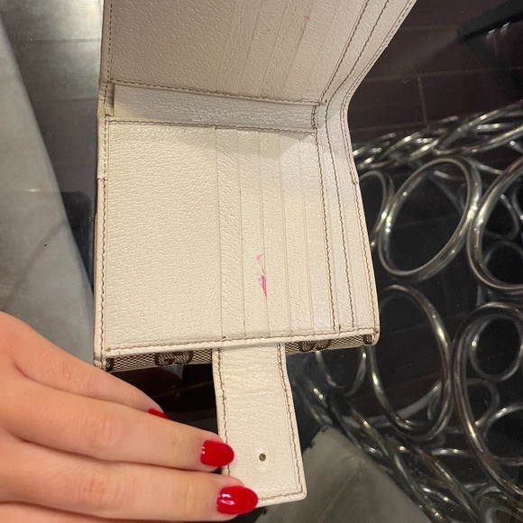 Authentic Gucci Wallet - - Picture 4 of 11
